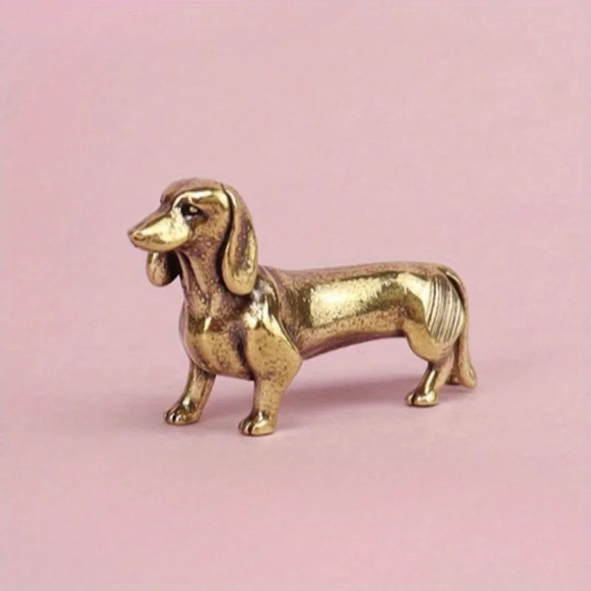 Messing hond Beeldje - Antiek Koperen Dachshund Sculptuur - Vintage Woondecoratie & Bureaubeeldje - 4 cm - Teckel Cadeau Figuur