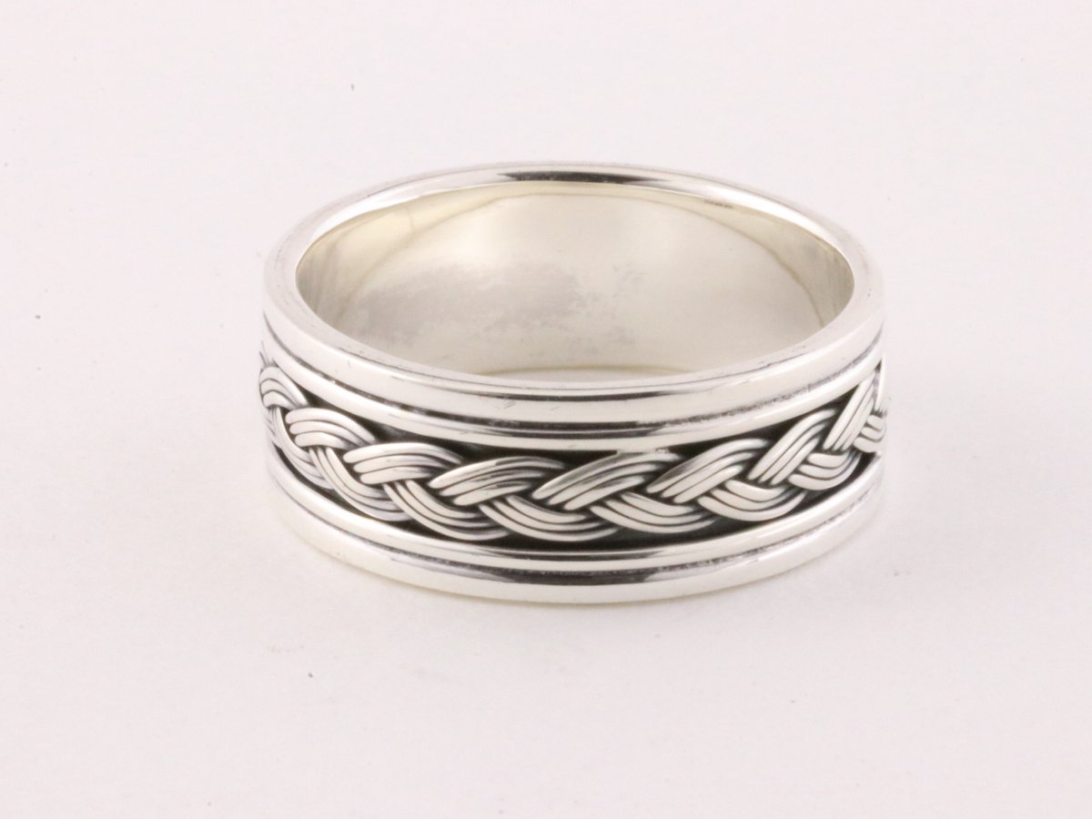 Zilveren ring met vlechtmotief - maat 20