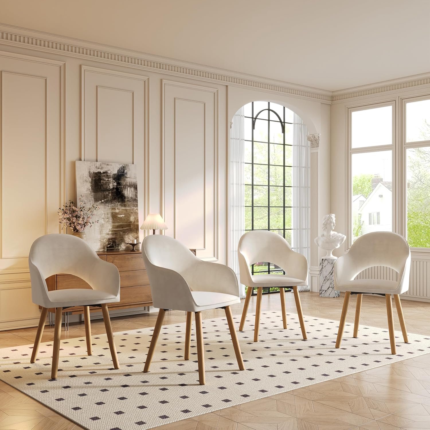 Velora Luxe Fluwelen Eetkamerstoelen Beige met Houten Poten en Armleuningen Set van 4 – Ergonomische Gestoffeerde Keukenstoelen met Open Rugleuning – Comfortabele Eetkamer- en Woonkamerstoelen