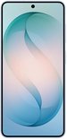 Voorkant van een lichtblauwe Samsung smartphone met een blauw-roze S-vormig behang op het scherm.