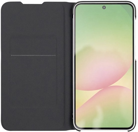 Zwarte Samsung wallet cover voor Galaxy A57 met opengeklapte flap en kaarthouder aan de binnenzijde.