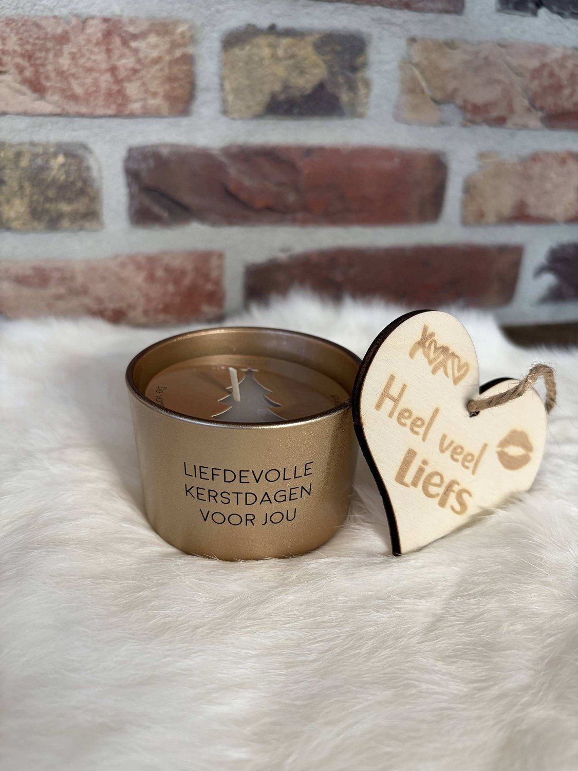 Creaties van hier SOJAKAARS - LIEFDEVOLLE KERSTDAGEN VOOR JOU - WINTER WOOD - kerst - 7,5x7,5x5 cm - 20 uur - biologisch - met houten hartje