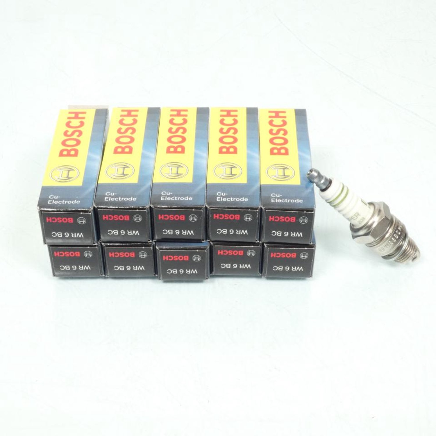 Bougie d'allumage Bosch pour Quad Adly 50 Rs Supersonic Lc 2009 à 2014 Neuf