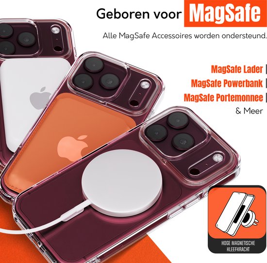 Drie transparante hoesjes met MagSafe-ring, waarvan twee met MagSafe-accessoires.
