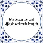 Tegeltje met Spreuk (Tegeltjeswijsheid): Wie de zon niet ziet kijkt de verkeerde kant uit + Kado verpakking & Plakhanger