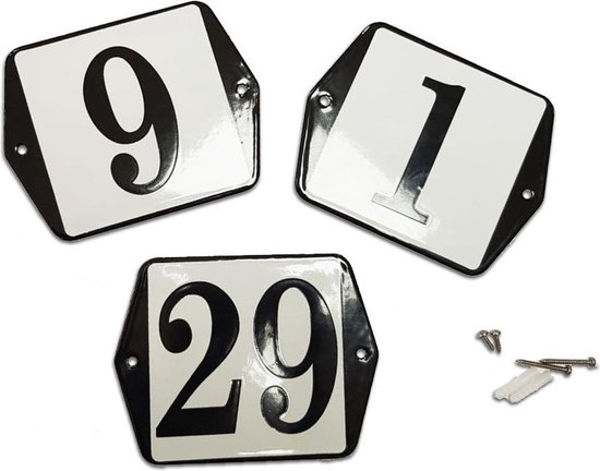 Trois numéros de maison en émail: 9, 1 et 29. Blanc avec chiffres noirs et bordure noire.
