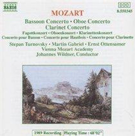 CD-hoes voor Mozarts Bassoon Concerto, Oboe Concerto en Clarinet Concerto. Een schilderachtig landschap met bergen en een huis is afgebeeld.