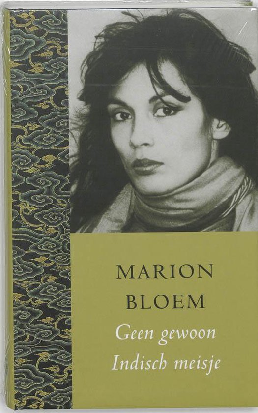 Zwart-wit portret van een vrouw met golvend haar, een sjaal en sierlijke rand. Titel: "MARION BLOEM Geen gewoon Indisch meisje".