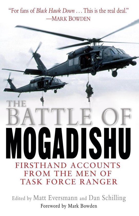 Boekcover "The Battle of Mogadishu" met twee zwarte helikopters en parachutisten.