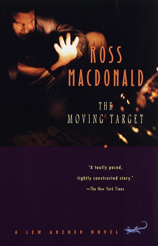 Boekomslag van 'The Moving Target' door Ross Macdonald, met een man op de voorgrond en de titel.