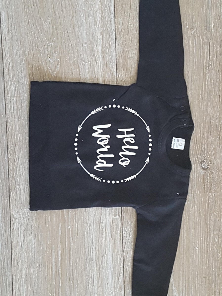 Babyshirt met opdruk "Hello world"