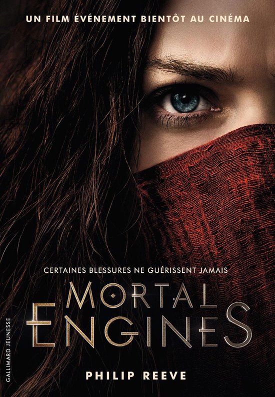 Een close-up van een vrouw met blauwe ogen die deels bedekt is door een rood sjaal. Tekst: Mortal Engines, Philip Reeve.