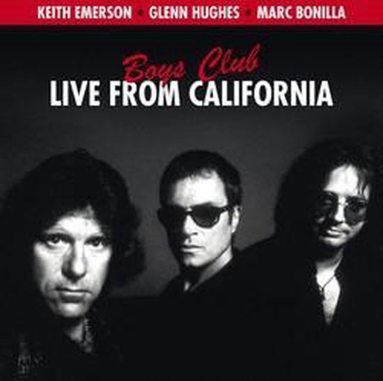 Drie mannen, Keith Emerson, Glenn Hughes en Marc Bonilla, staan op de hoes van Boys Club Live From California.