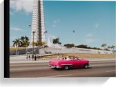 Canvas  - Mooie Rode Auto in Cuba - 40x30cm Foto op Canvas Schilderij (Wanddecoratie op Canvas)
