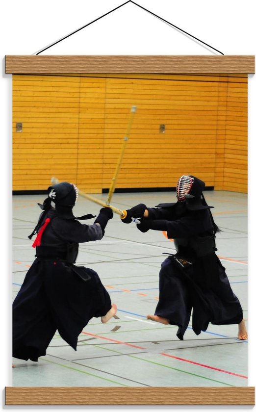 Schoolplaat – Karate met Zwaarden - 30x40cm Foto op Textielposter (Wanddecoratie op Schoolplaat)