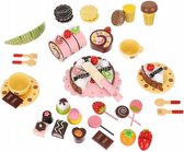 speelgoed, keuken snij snoep/taartjes en bordjes. in een houten kist