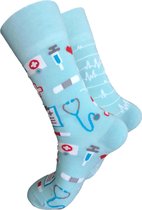 Verjaardag cadeau - Zuster Sokken - Verpleging Sok - Vrolijke sokken - Valentijn cadeautje vrouw - Valentijnsdag cadeau - Dokter Sokken - Leuke Sokken - Blauwe sokken -  LuckyDay S