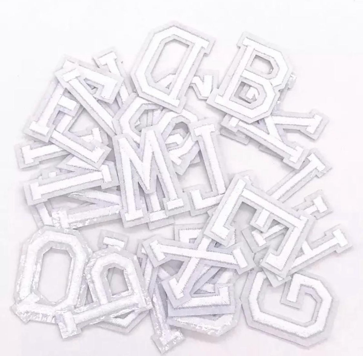 QUARKZMAN Patches letter K witte letters om op te strijken K naaien patch geborduurde patches 4,7 cm / 1,85 inch hete lijm methode voor reparatie kleding rugzak jeans, 9 stuks