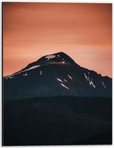 Dibond - Berg onder Roze Lucht - 30x40cm Foto op Aluminium (Wanddecoratie van metaal)