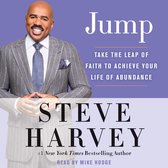 Boekomslag: Steve Harvey glimlacht in een grijs gestreept pak. Titel: Jump, Take the Leap of Faith to Achieve Your Life of Abundance.