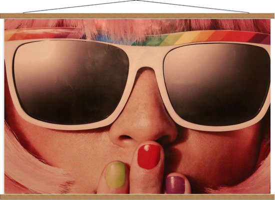 Schoolplaat – Close Up Zonnebril - 120x80cm Foto op Textielposter (Wanddecoratie op Schoolplaat)