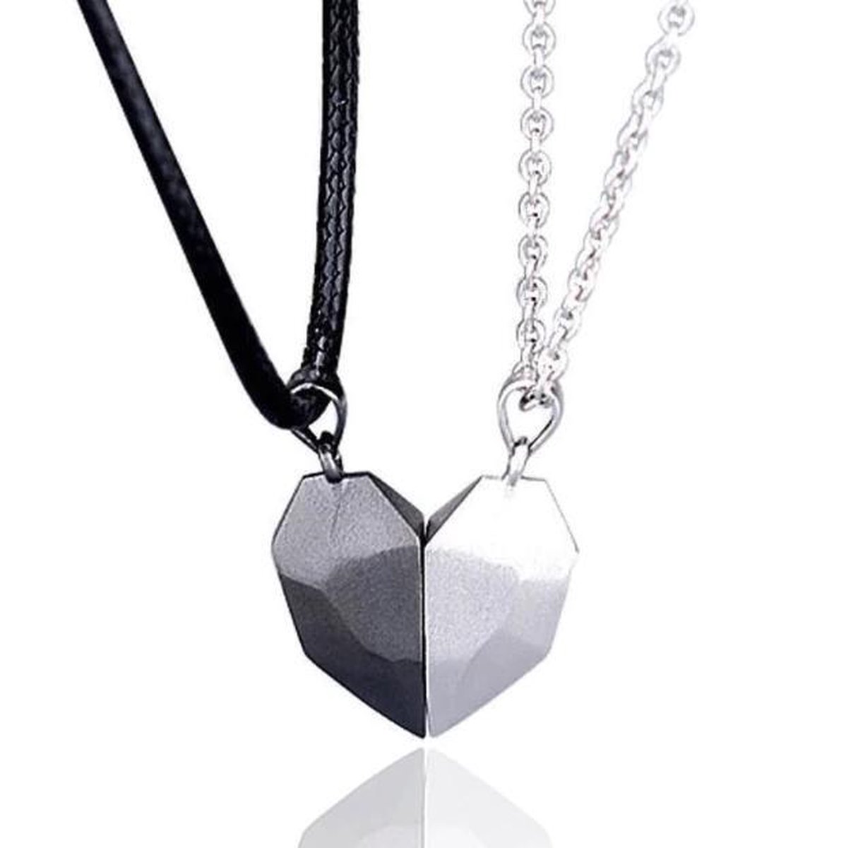 Magnetische Hartjes Ketting Set voor Hem en Haar - Zwart / Zilver kleurig - Valentijn Cadeautje voor Stellen - Valentijnsdag - Valentijn Cadeautje voor Mannen
