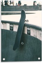 Tuinposter – Skateboard op Schans - 40x60cm Foto op Tuinposter  (wanddecoratie voor buiten en binnen)
