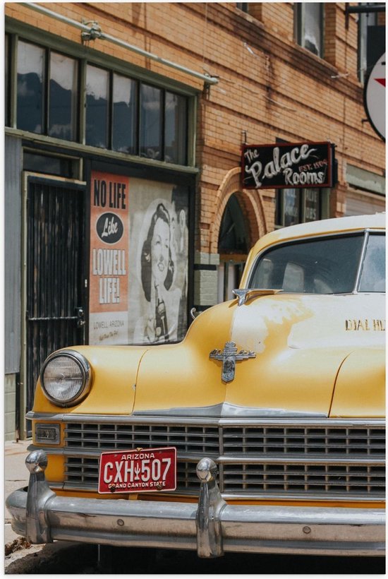 Poster – Gele Auto in Arizona  - 40x60cm Foto op Posterpapier