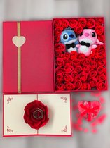 Valentijn pakket - Flowerbox + 3D kaart + Badzeep hartjes - Gift Bruiloft - Flowerbox - Long Life Roses - Zeep Roos - Stitch koppel - Huwelijk aanzoek - Moederdag