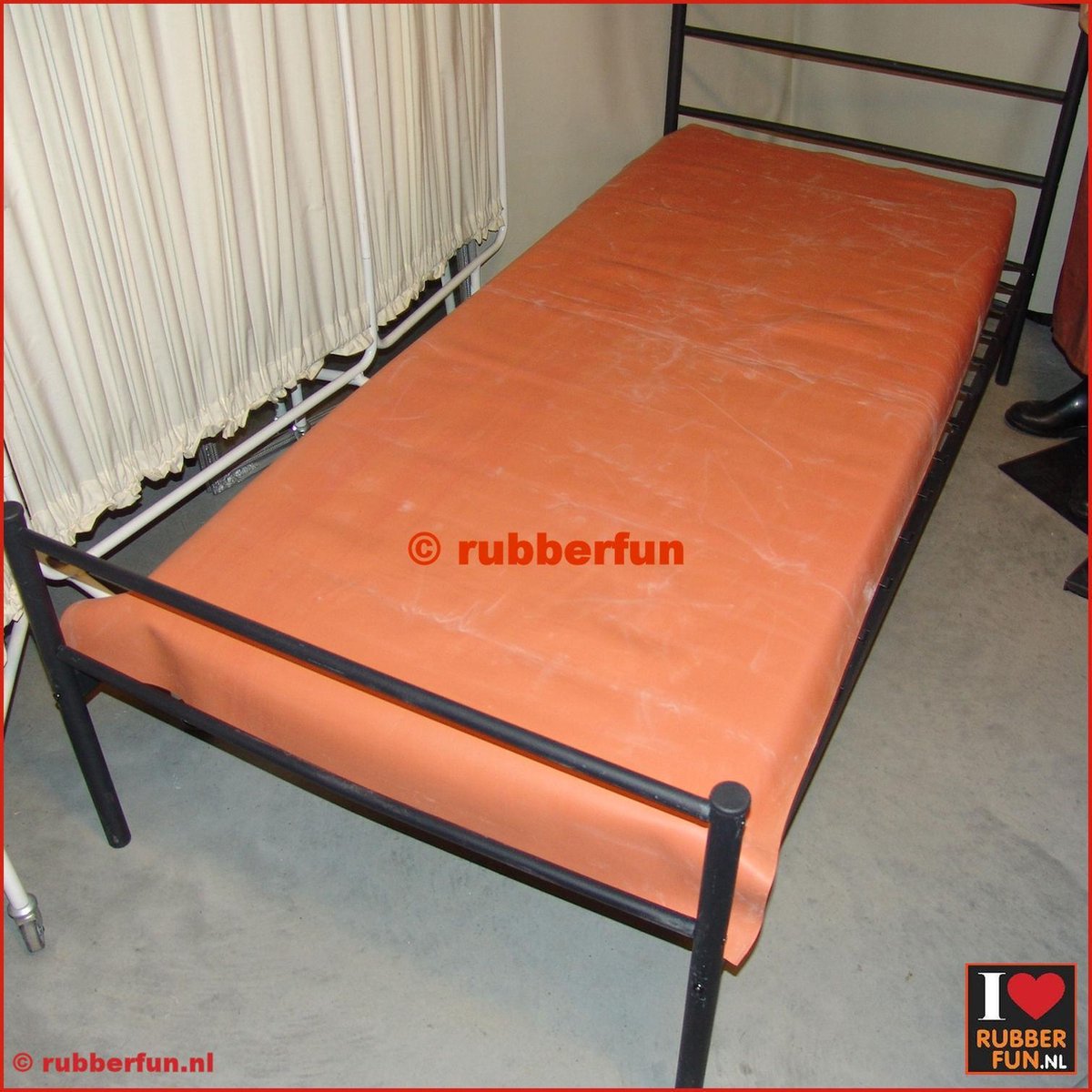 Rubber bedlaken - bedzeil - mackintosh rubber - hospitaalrood - 120x200 cm  - 4B | bol.com
