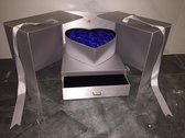 Flowerbox met Zeep Rozen - Giftbox - Valentijn - Moederdag - Zilver Grijze Box met Blauwe Zeep Rozen