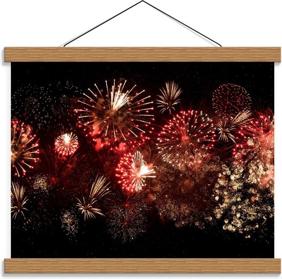 Schoolplaat – Rood Vuurwerk in de Lucht - 40x30cm Foto op Textielposter (Wanddecoratie op Schoolplaat)
