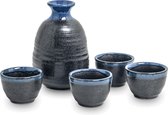 exclusief Japans servies voor rijstwijn, sake set, sake karaf, sake fles van Edo kleuren antraciet blauw hoogte 12 cm breedte 7,5 cm plus 4 sake cups doorsnede 5 cm hoogte 3,5 cm.
