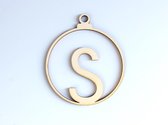 HOUTEN KERSTVERSIERING / WOODEN CHRISTMAS DECORATION - KERSTBAL / CHRISTMAS TREE BAUBLE - Letter S - 9cm - LICHT HOUT / NATURAL WOOD - HOUTEN HANGERS - KERSTBOOM - ALFABET / ALPHAB