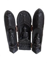 Boeddha beeld drieluik hoogte 15 cm lengte 15 cm kleur bruin zwart.