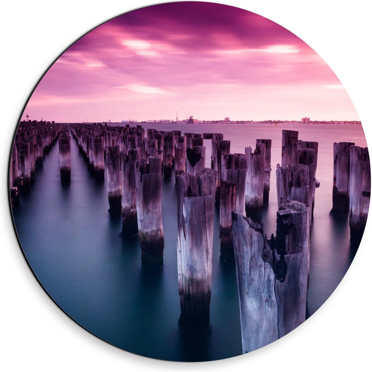 Dibond Wandcirkel - Houten Palen in de Zee met een Mooie Zonsondergang - 30x30cm Foto op A