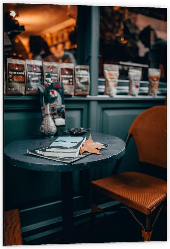 Dibond - Boek op een Ronde Houten Tafel - 60x90cm Foto op Aluminium (Wanddecoratie van metaal)