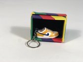 Sneaker sleutelhanger met schoenendoos - Dunk SB Sneaker Keychain - Schoenen Sleutelhanger Accessoire - Geel Laser Orange