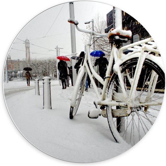 Forex Wandcirkel - Witte Fiets in de Sneeuw - 70x70cm Foto op Wandcirkel (met ophangsysteem)