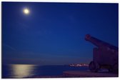Dibond - Kanon aan de Horizon bij Nacht - 60x40cm Foto op Aluminium (Met Ophangsysteem)