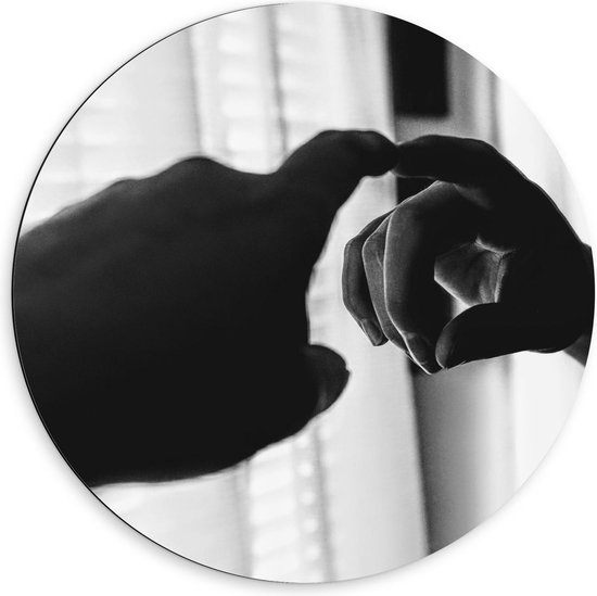 Dibond Wandcirkel - Rijkende Handen Spiegelbeeld (zwart/wit) - 60x60cm Foto op Aluminium Wandcirkel (met ophangsysteem)