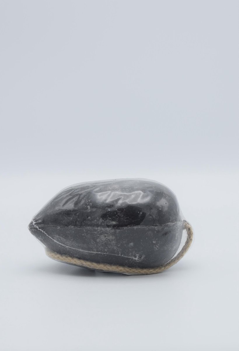 Savon olive noir avec cordon 180 grammes - Maitre Savonitto | bol.com