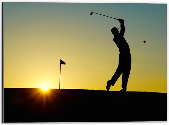 Dibond - Golfer met Zonsondergang - 40x30cm Foto op Aluminium (Wanddecoratie van metaal)