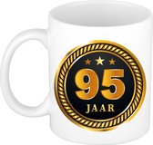 95 jaar cadeau mok / beker medaille goud zwart voor verjaardag/ jubileum