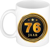 76 jaar cadeau mok / beker medaille goud zwart voor verjaardag/ jubileum