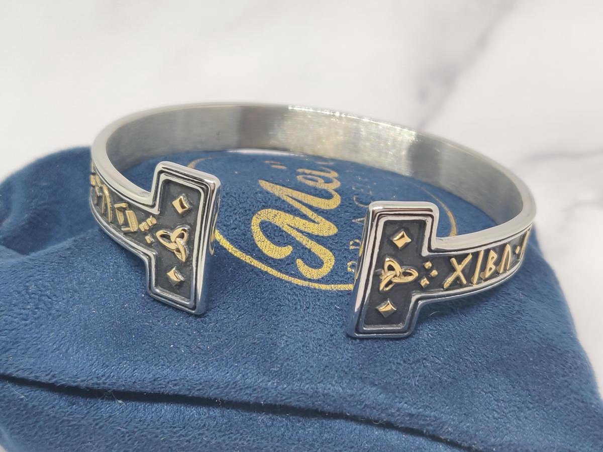Mei's | Viking Gold Runes manchet | armband mannen / viking bangle / sieraad mannen | Stainless Steel / 316L Roestvrijstaal / Chirurgisch Staal | polsmaat 16,5 - 19,5 cm / goud / zwart