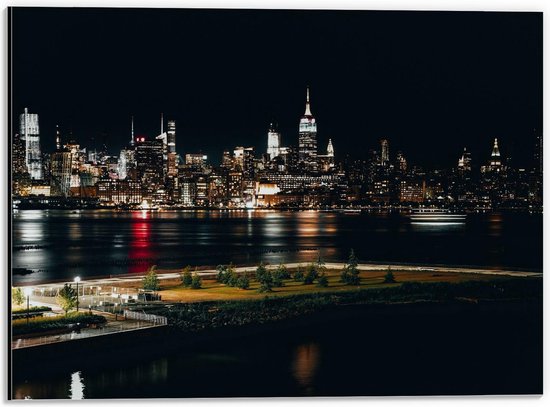 Dibond - Brooklyn Bridge Park in de Nacht - 40x30cm Foto op Aluminium (Wanddecoratie van metaal)