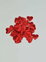 Valentijn tip! Satijnen hartjes confetti +/-100 stuks