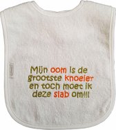 Witte slab met "Mijn oom is de grootste knoeier en toch moet ik deze slab om!!!"