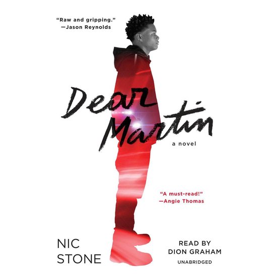 Boekhoes met silhouette van een jongeman in rode en witte overlay. "Dear Martin" door Nic Stone.
